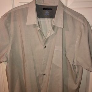Men’s casual button-up short sleeve shirt.